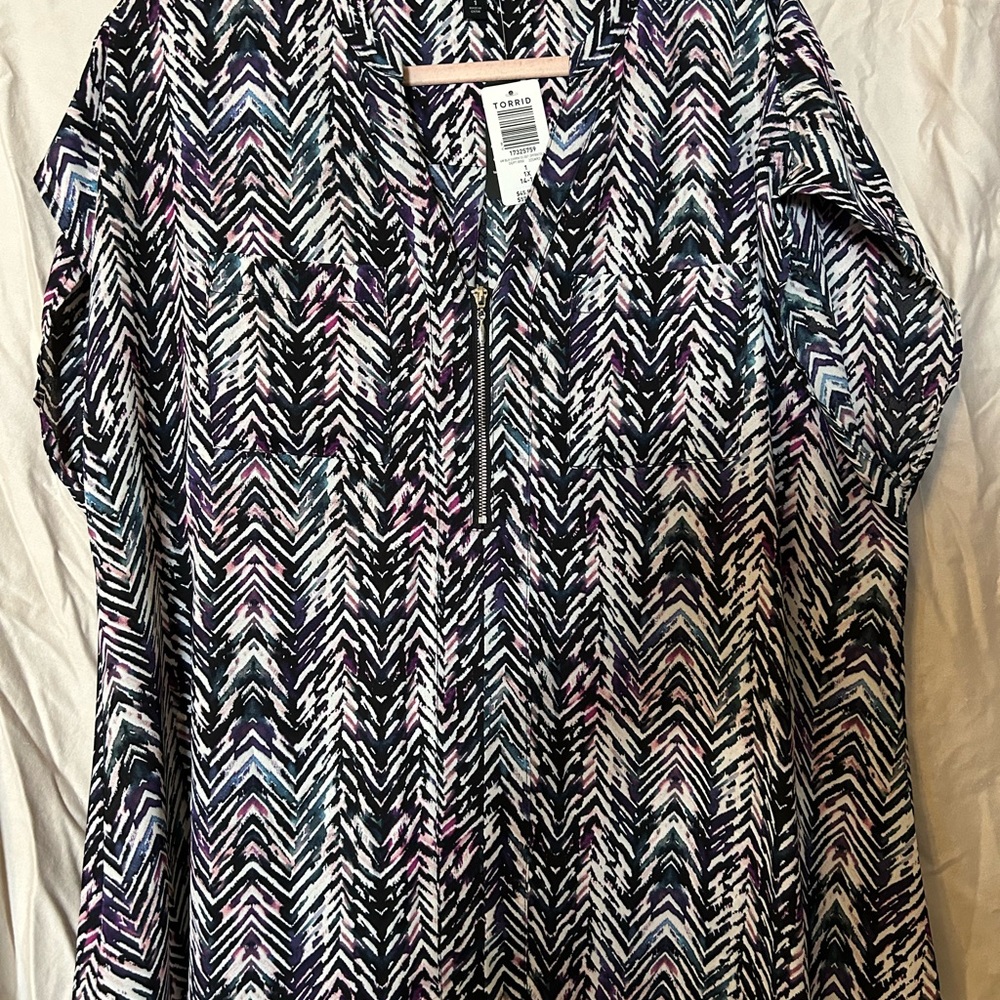 Torrid Women's Chevron Blouse quarter zip new with tags size 1